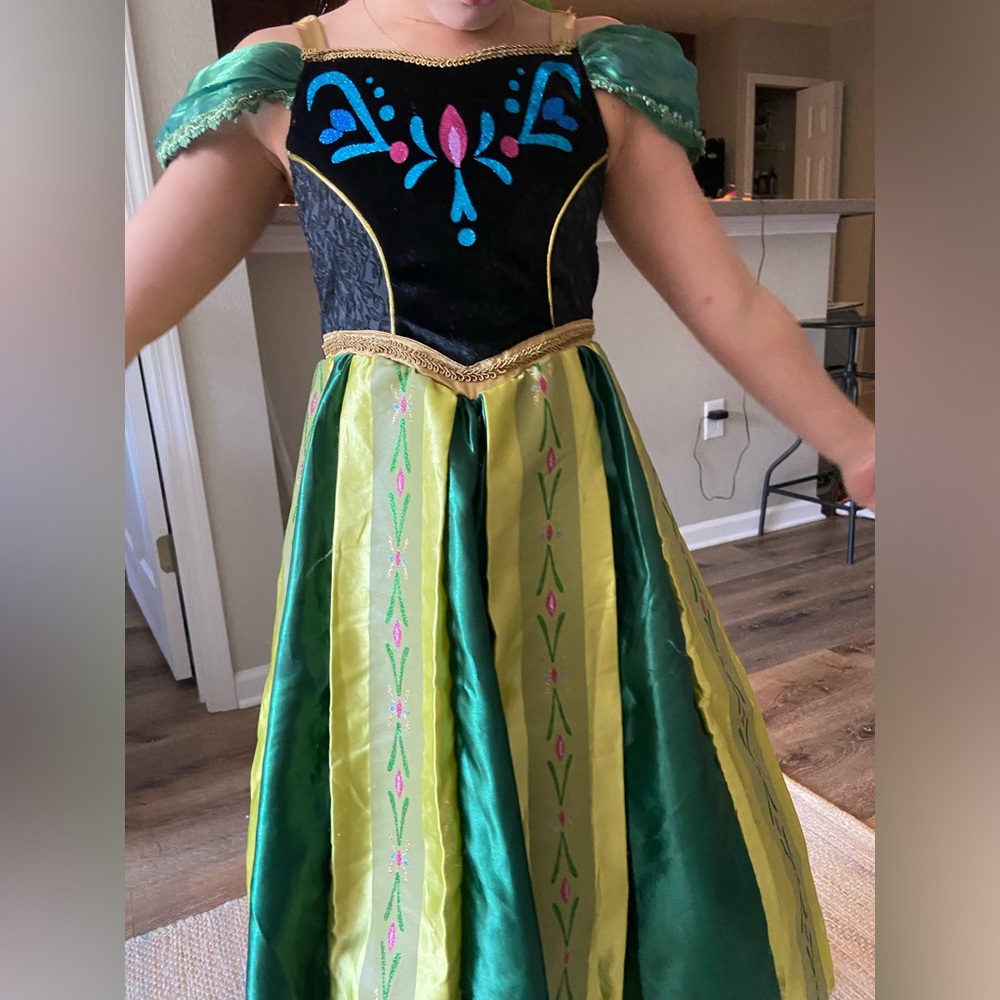 Elsa and Anna dresses 5-8
